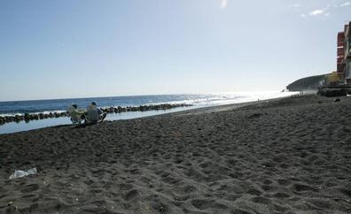 Piden precaución por la presencia microalgas en las playas de Candelaria