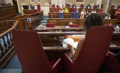 Los «asientos de la vergüenza» se estrenan en el Parlamento de Canarias