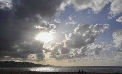 Cielos nubosos y posibles lluvias débiles este jueves en Canarias