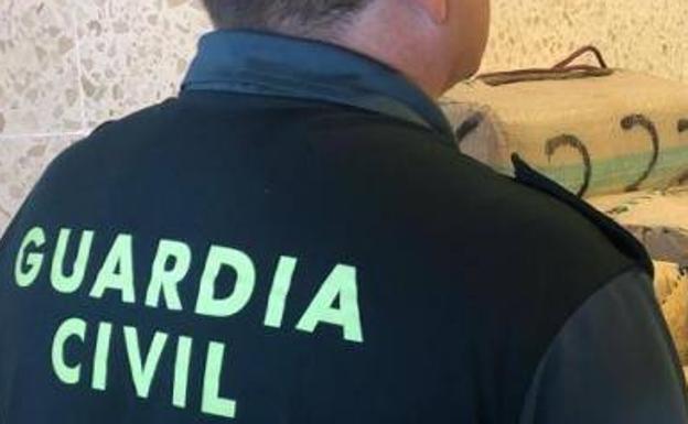 Investigan a un hombre en Tenerife por pinchar las ruedas de los coches de sus vecinos