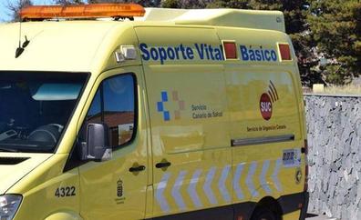 Una mujer resulta herida tras salirse de la vía y volcar con su vehículo en Lanzarote