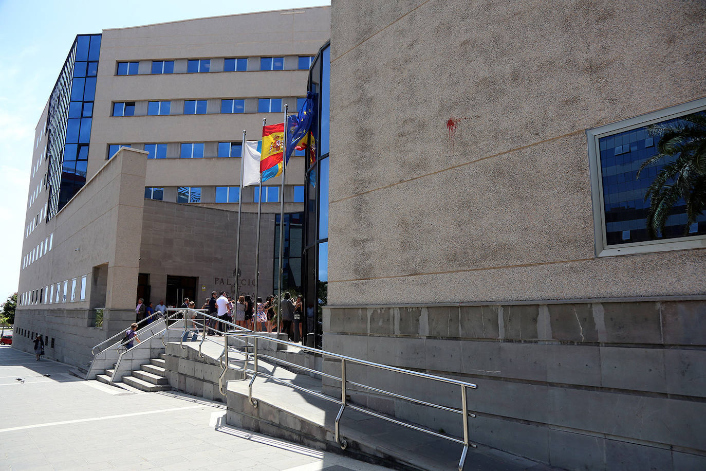 Tres padres, al banquillo, acusados de abusar o agredir sexualmente a sus hijas