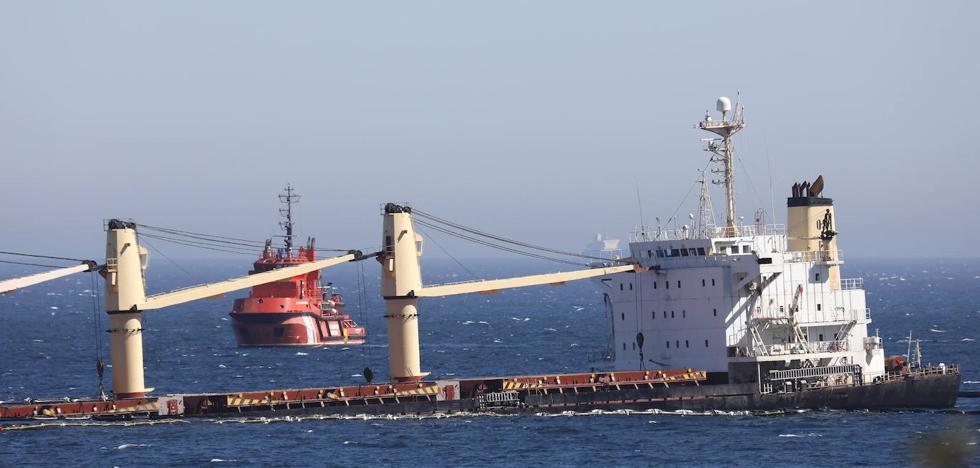 Gibraltar sinks the ship that was stranded off its coast