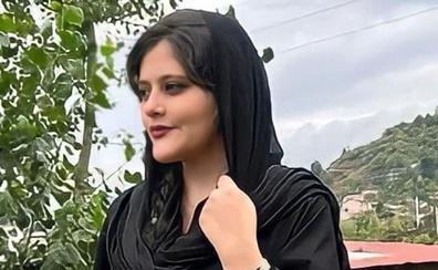 Las mujeres de Irán se quitan el velo en protesta por la muerte de Mahsa Amini