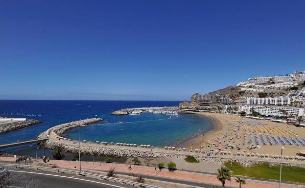 Costas concede al Ayuntamiento de Mogán la gestión de la playa de Puerto Rico