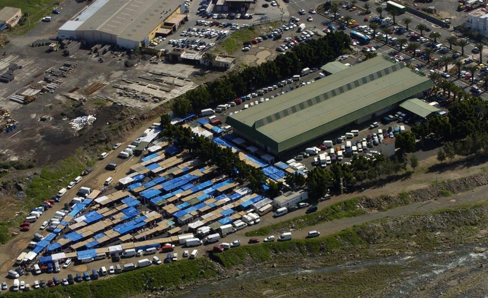 El mercadillo de Maspalomas se muda a Playa del Inglés por las obras del nuevo mercado