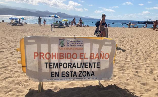 Un brote fecal de origen desconocido cierra al baño la zona de La Puntilla, en Las Canteras