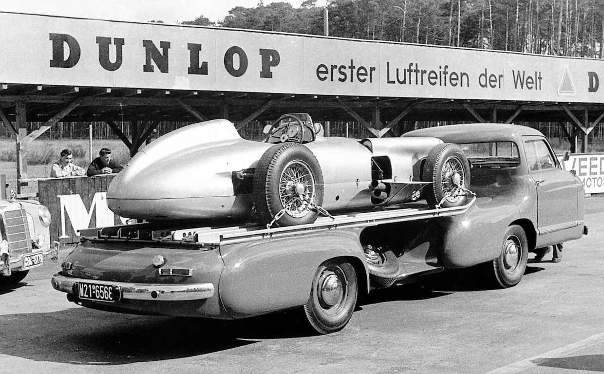 El Das Blaue Wunder, con un W 196 R de F1 en la temporada de 1955