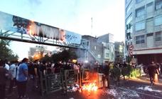 Las calles de Irán mantienen el pulso al régimen en la lucha contra el velo obligatorio