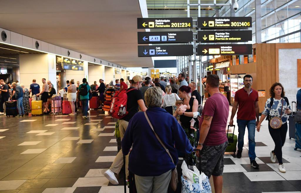 Críticas por falta de información a los pasajeros afectados por cancelaciones