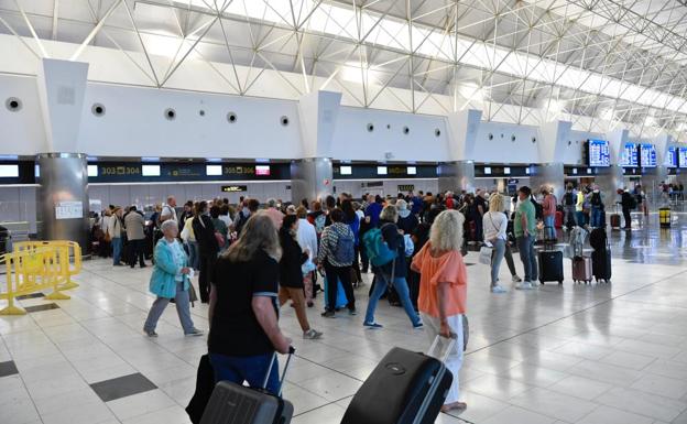 Binter suspende su operativa hasta las 11.00 horas en Tenerife Norte, El Hierro, La Palma y La Gomera