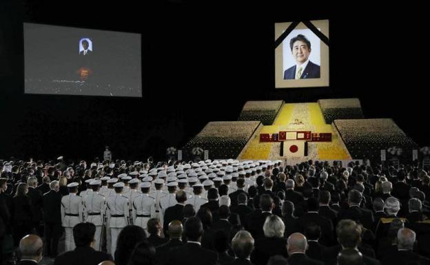 Polémico funeral de Estado en Japón para el asesinado Shinzo Abe