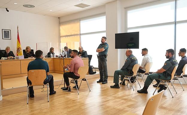 La víctima de la agresión sexual colectiva: «Me arrastraron y me pegaron contra la pared»