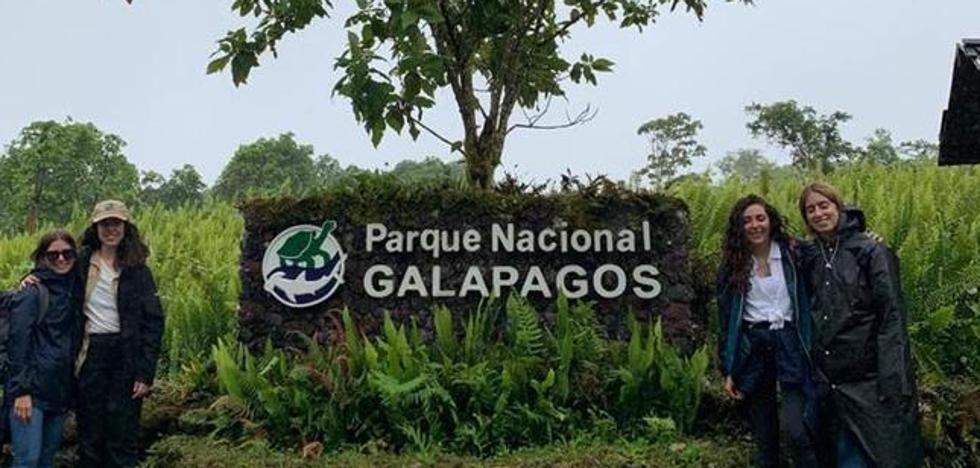 Four malagueñas survive a shipwreck with four dead in the Galapagos Islands