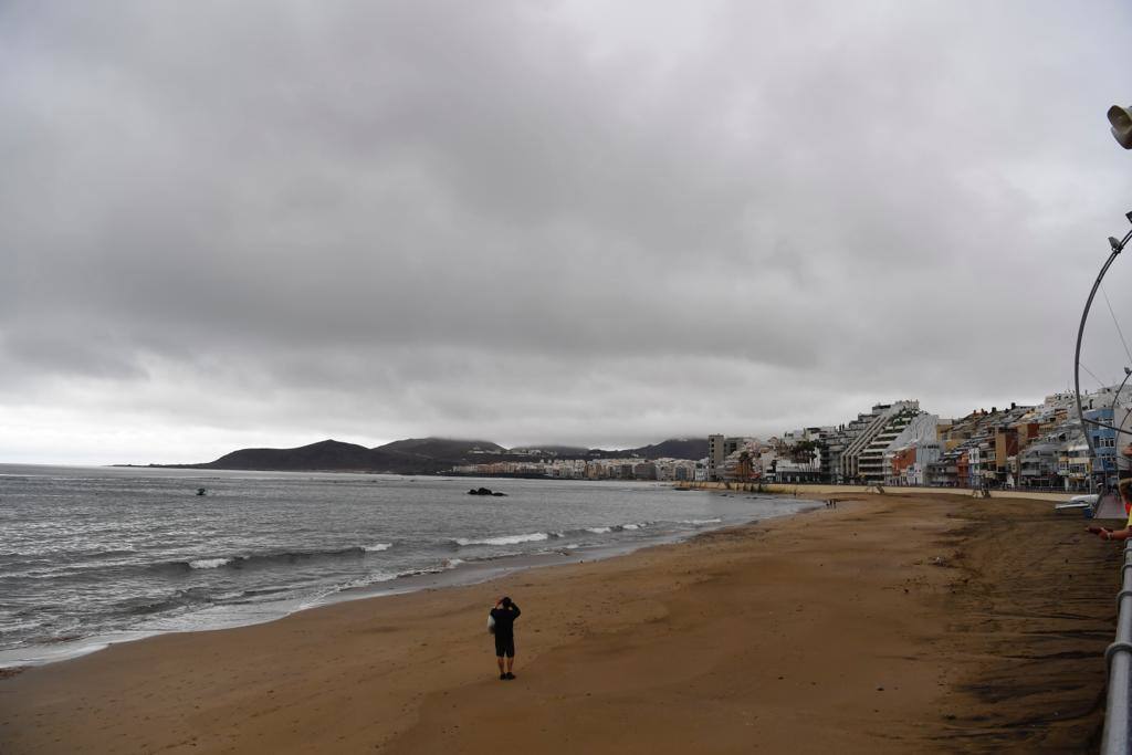 Imagen de Las Canteras, en Las Palmas de Gran Canaria, tras el paso de Hermine. /Juan Carlos Alonso