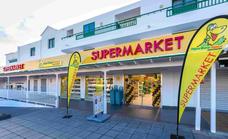 Hiperdino abre una nueva tienda turística en Lanzarote