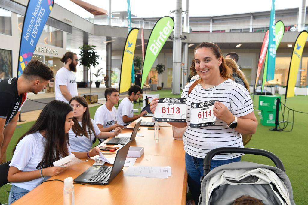 Entrega de dorsales en el Centro Comercial Alisios