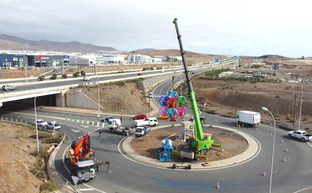'Entre todos' ya luce en una rotonda de Agüimes