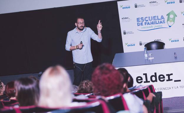 Vuelve la Escuela de Familias Fundación DISA