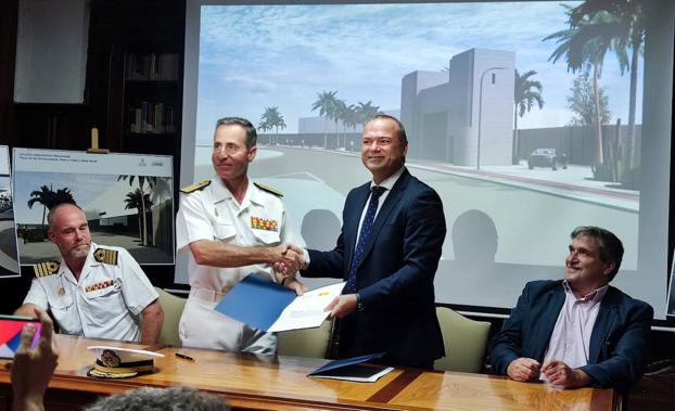 La capital grancanaria y Defensa firman el acuerdo para retranquear el Arsenal