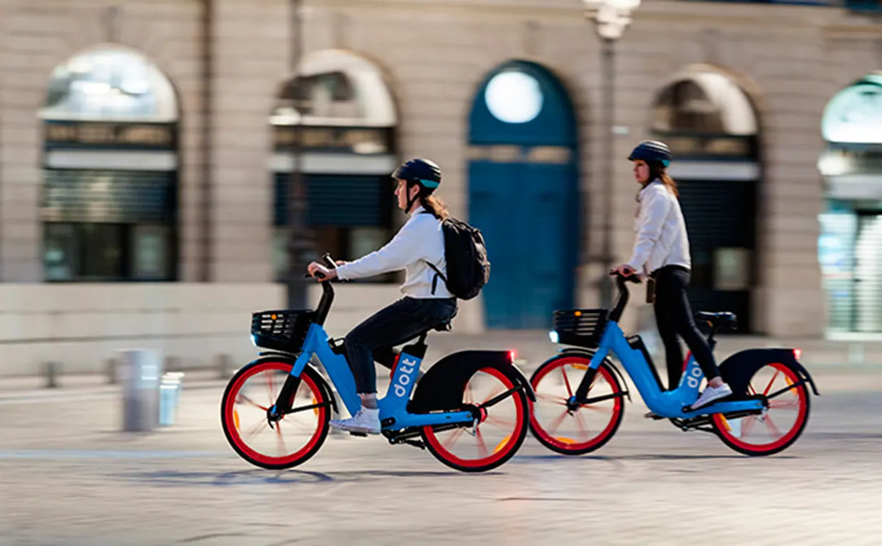 Las bicis eléctricas cada vez son más populares en las ciudades/P. F.