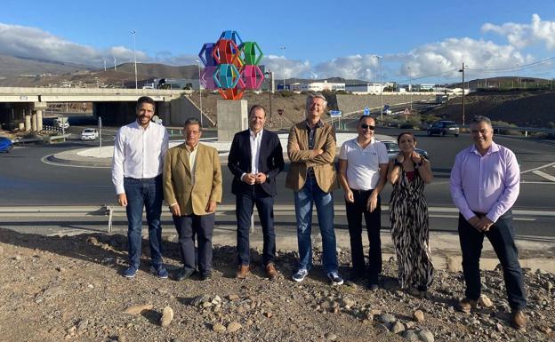 Agüimes luce la nueva escultura por el 50 aniversario del polígono industrial de Arinaga