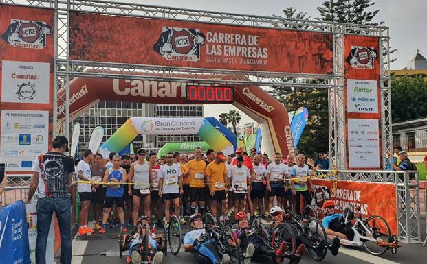 Cumpleaños feliz para CANARIAS7 antes de comenzar la prueba de 5K