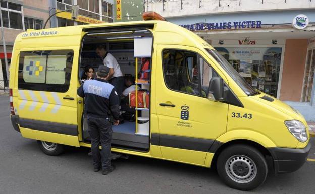Imagen de archivo de una ambulancia del SUC. /Arcadio Suárez