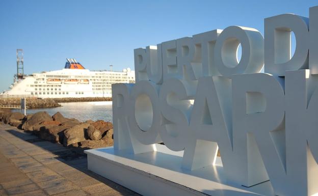 Día 8, a las 8.00: arriba el primer crucero de la temporada