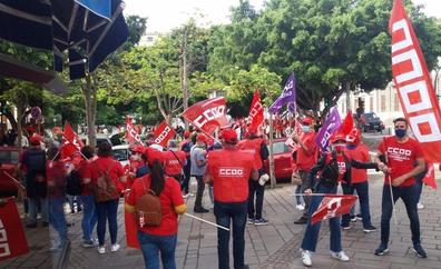 Convocan movilizaciones en Canarias en demanda de una subida salarial