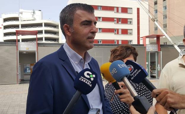 Manuel Domínguez: «Ángel Víctor Torres se acostumbró a mendigar»