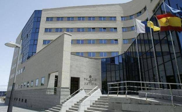 Agredía sexualmente a su hija y la amenazaba con pegar a su madre