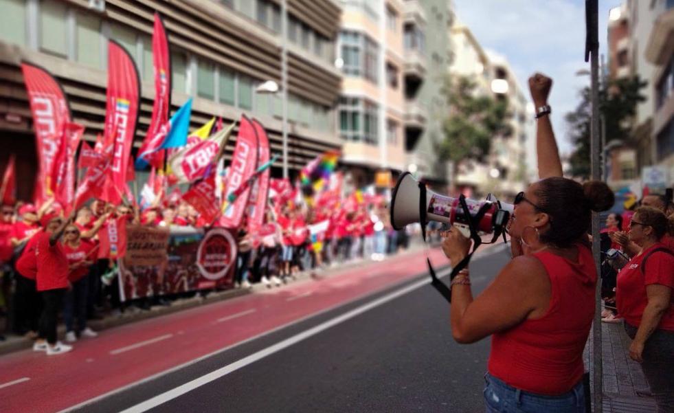 Los sindicatos exigen a la puerta de la patronal una subida salarial que compense la inflación