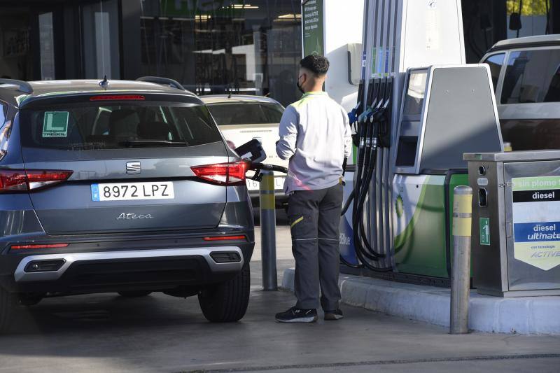 Desde los máximos, alcanzados en junio, la gasolina ha bajado en Canarias un 17%. 