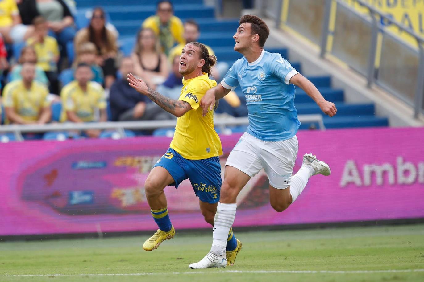 La pelota se empeña en no entrar y Las Palmas se consuela con un punto