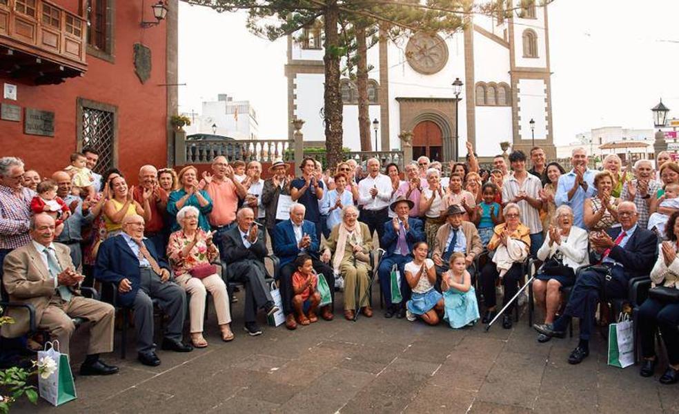 Moya homenajea a los hermanos Hernández Pérez por su récord Guinness
