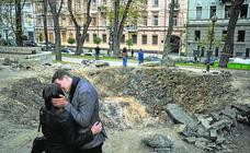 Kiev vuelve a sentir la guerra y se prepara para los apagones
