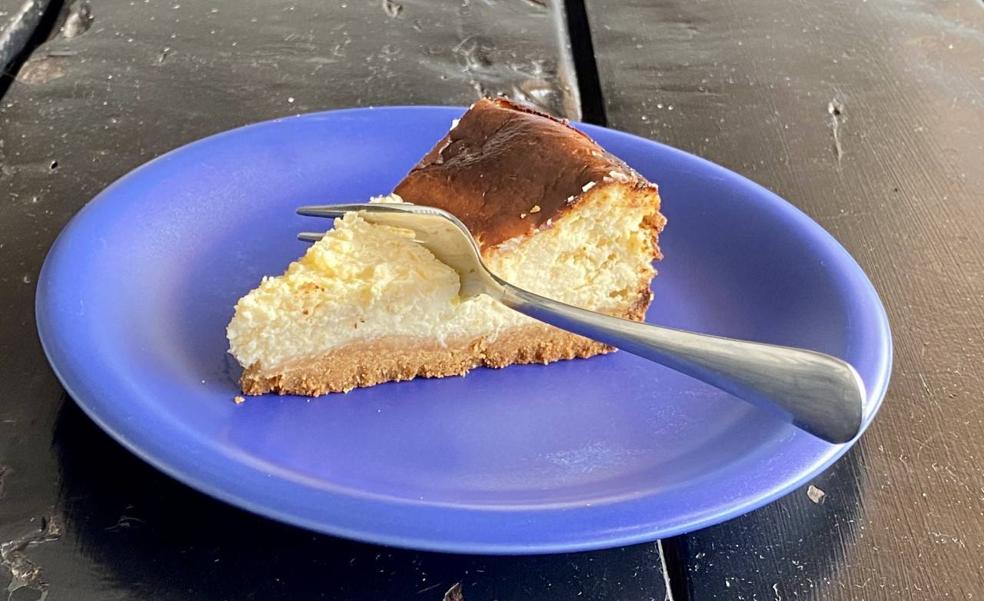 Aprende a hacer una de las mejores versiones de la irresistible tarta de queso
