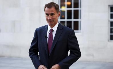 El nuevo ministro de Economía receta impuestos y recortes a la crisis británica