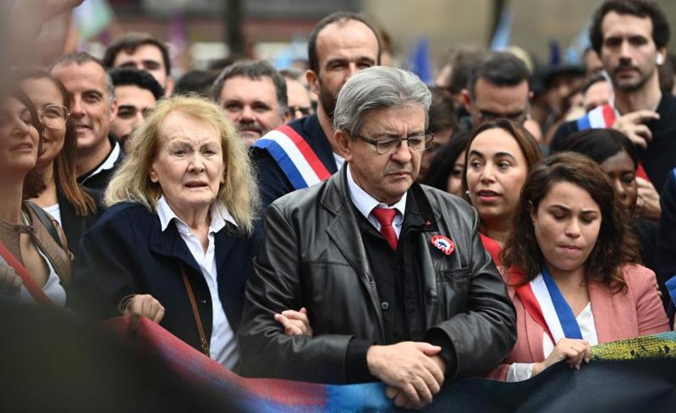 Mélenchon echa un pulso a Macron en las calles con su marcha contra la carestía de la vida