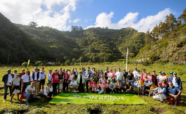 Reforestar por la salud de nuestros pacientes, nuestra isla y las generaciones futuras