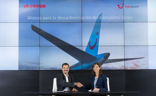 TUI y Cepsa se unen para descarbonizar el transporte aéreo