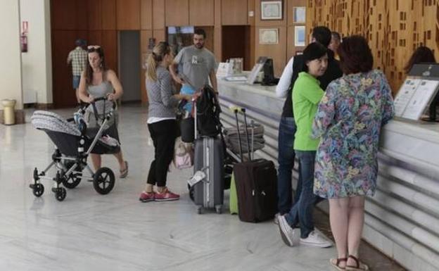 El empleo en turismo se dispara un 10,5% con más de 2,6 millones de trabajadores