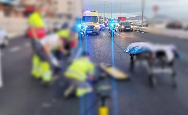 Una motorista resulta herida tras colisionar con un turismo en la Avenida Marítima