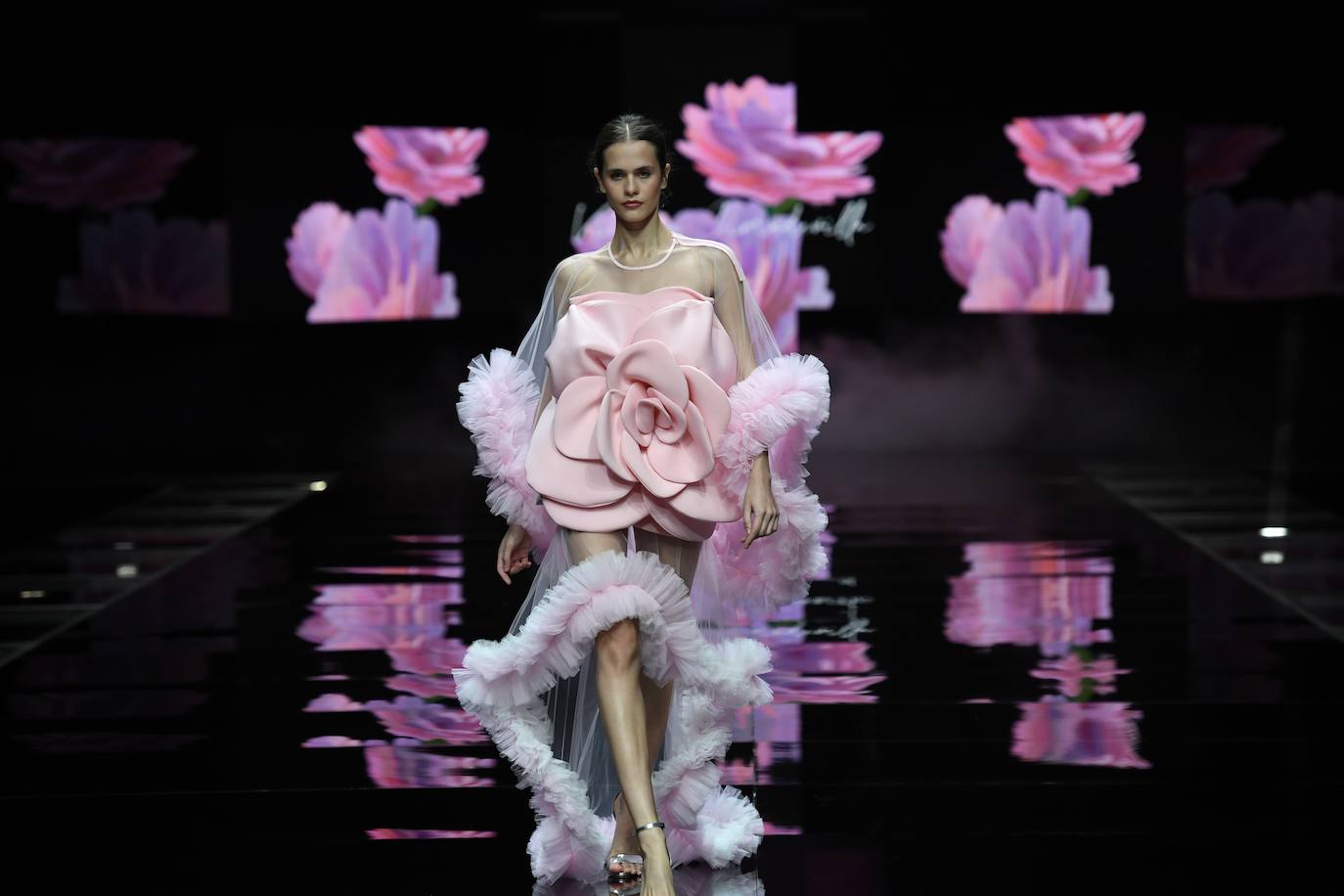 Victoria Cimadevilla presenta una colección floral en Moda Cálida