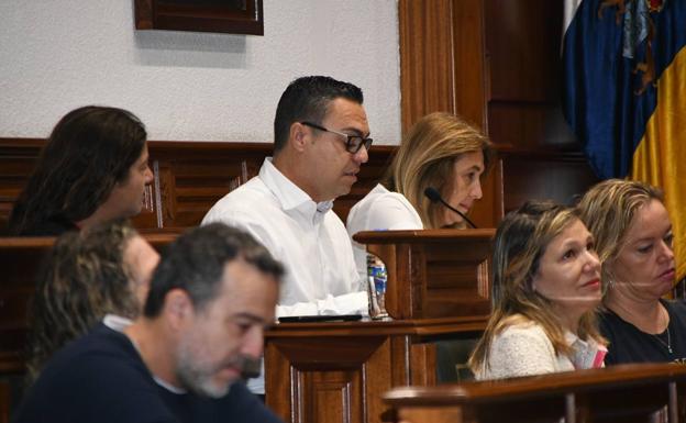 Déniz se despide con «impotencia y frustración» y lanza un dardo a Ramos