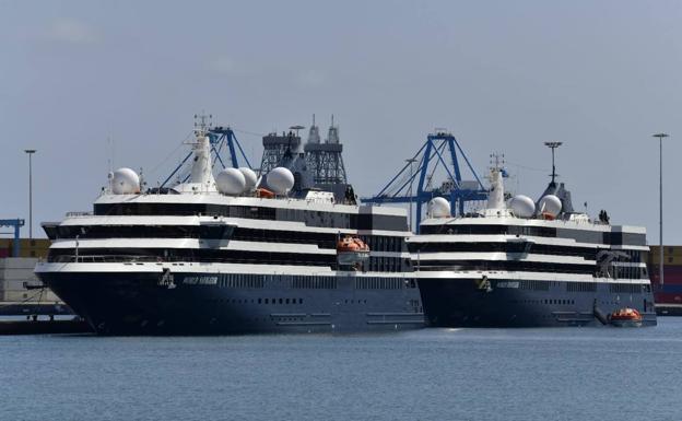 Dos cruceros gemelos y de ultralujo recalan en La Luz camino a la Antártida