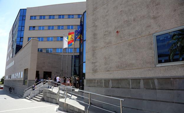 Al banquillo acusado de estafar 9.500 euros a su padre dependiente en Tenerife