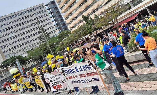 Exigen equiparar a los sanitarios al resto de empleados públicos en cobro de pagas