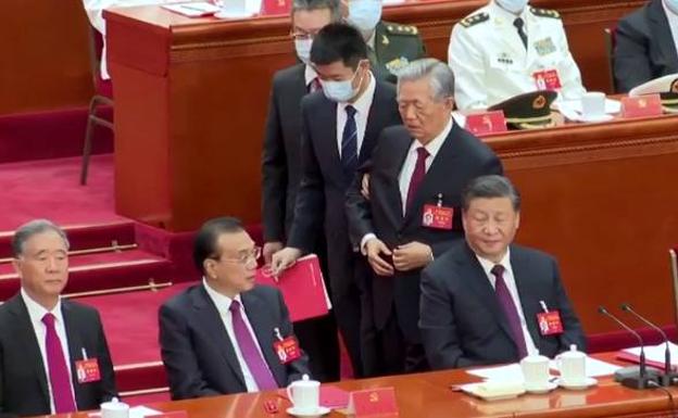 La clave de por qué Xi Jinping expulsó a Hu Jintao está en la carpeta roja